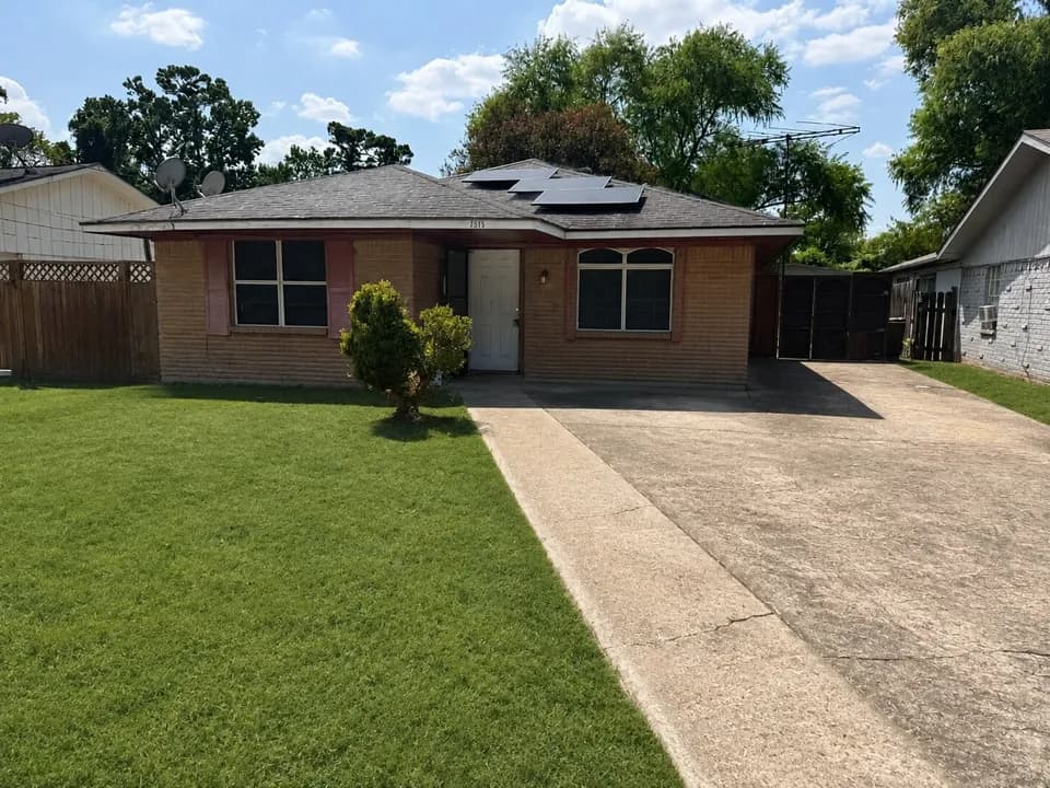 3 Bed 1 Bath Established Mid-Century Residence in Houston, TX