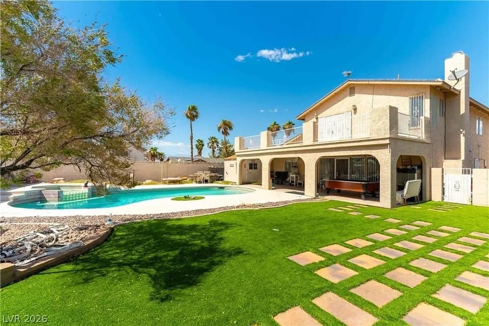 3 Bed 2 Bath Traditional Suburban Family Home in Las Vegas, NV