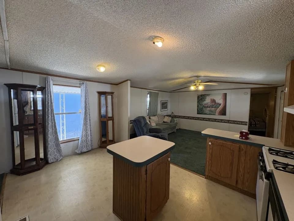 3 Bed 2 Bath Traditional Suburban Family Home in Phoenix, AZ