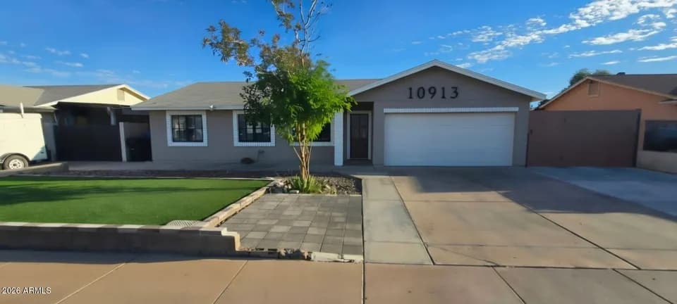 3 Bed 2 Bath Traditional Suburban Family Home in Phoenix, AZ
