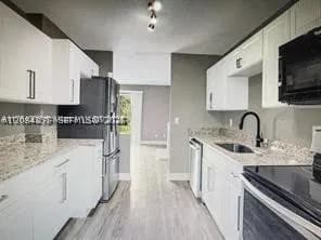 3 Bed 2 Bath Established Multi-Level Townhouse in Orlando, FL