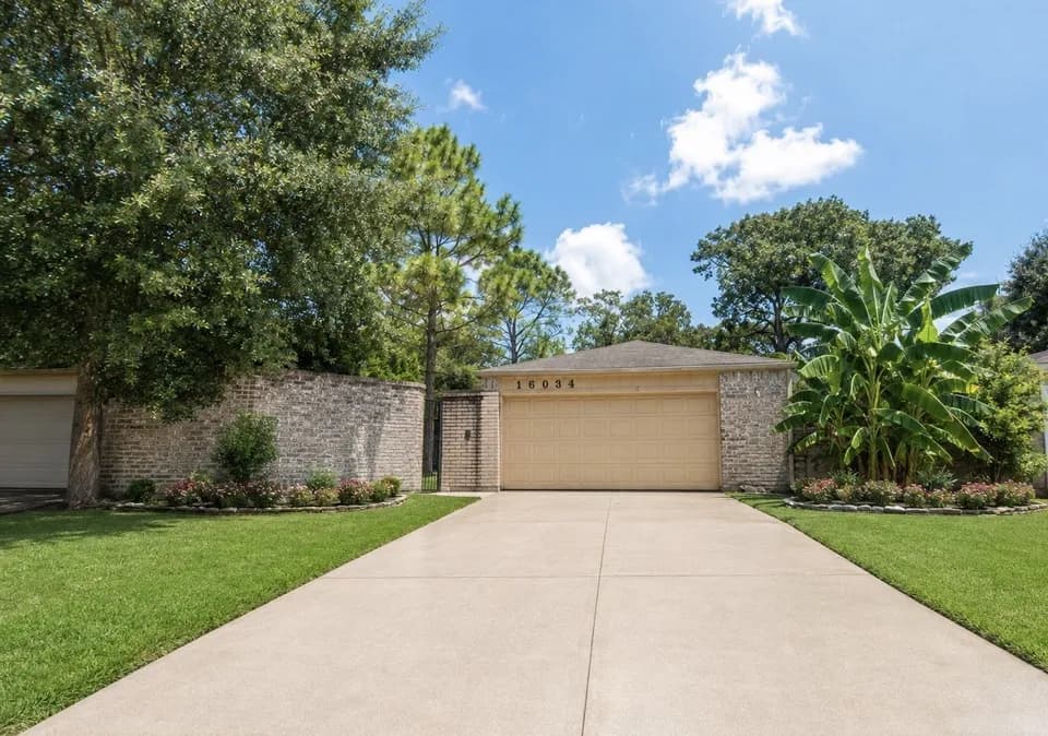 3 Bed 2 Bath Established Mid-Century Residence in Houston, TX