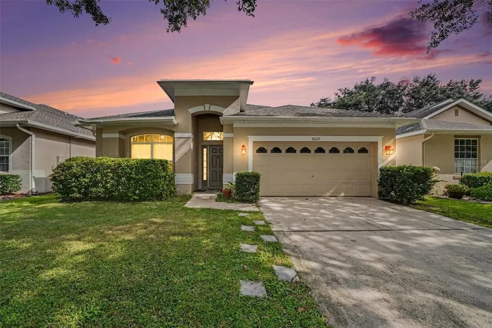 3 Bed 2 Bath Established Contemporary Home in Orlando, FL