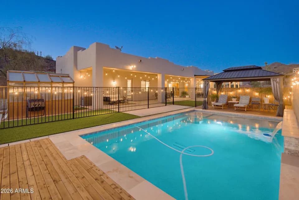 4 Bed 3 Bath Established Contemporary Home in Phoenix, AZ