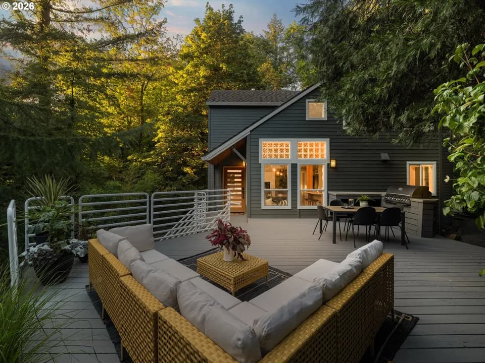 5 Bed 4 Bath Traditional Suburban Family Home in Portland, OR