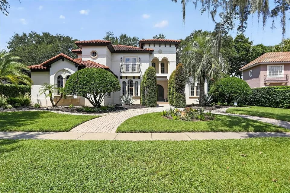 5 Bed 4 Bath Traditional Suburban Family Home in Orlando, FL