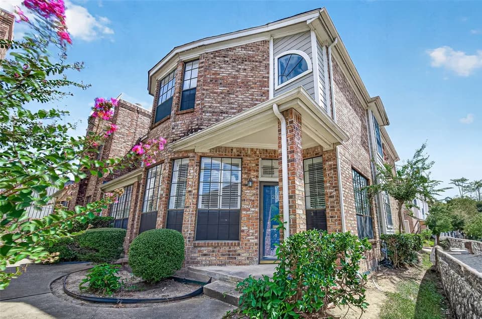 3 Bed 2 Bath Established Multi-Level Townhouse in Houston, TX