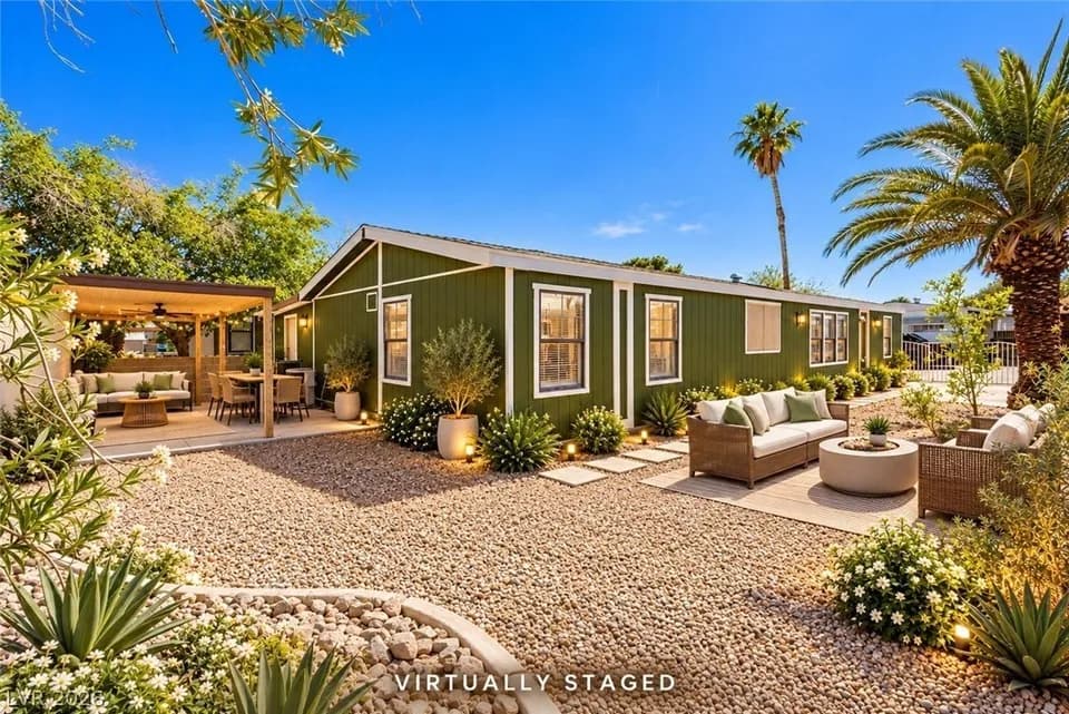 3 Bed 2 Bath Traditional Suburban Family Home in Las Vegas, NV