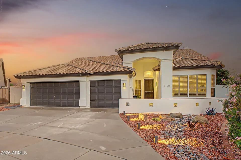 3 Bed 2 Bath Traditional Suburban Family Home in Phoenix, AZ