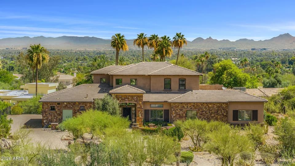 3 Bed 3 Bath Established Contemporary Home in Phoenix, AZ