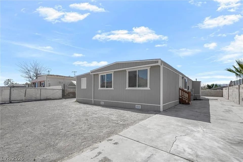 5 Bed 2 Bath Established Mid-Century Residence in Las Vegas, NV