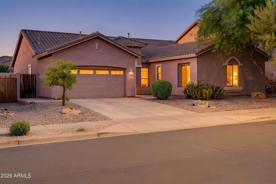 5 Bed 3 Bath Established Contemporary Home in Phoenix, AZ