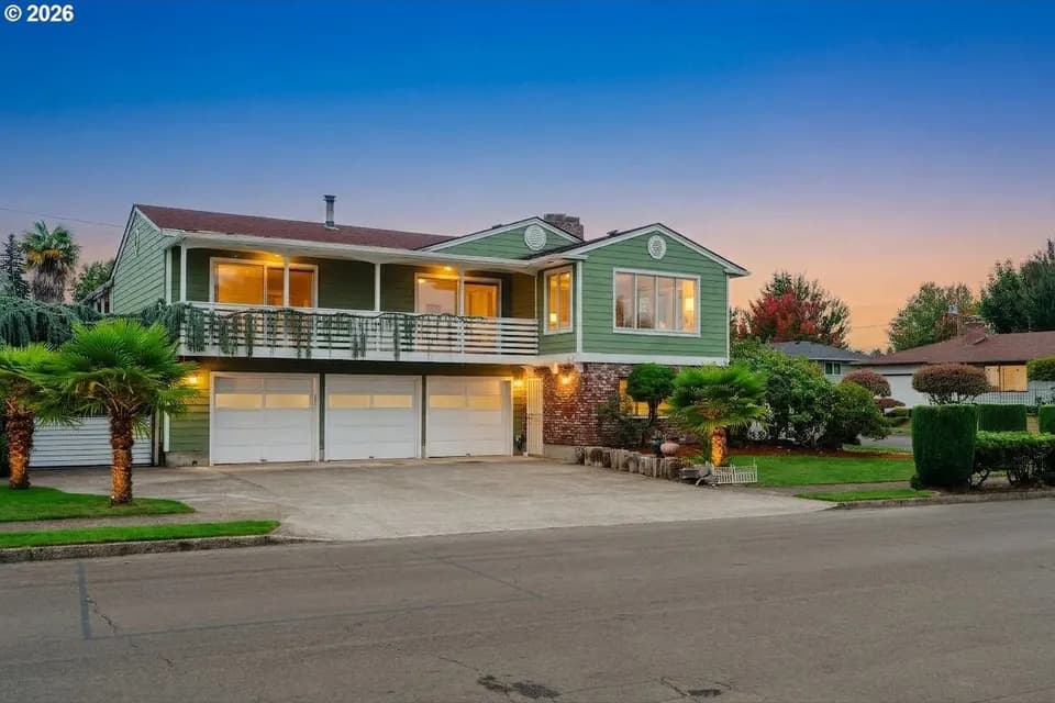 5 Bed 3 Bath Established Mid-Century Residence in Portland, OR